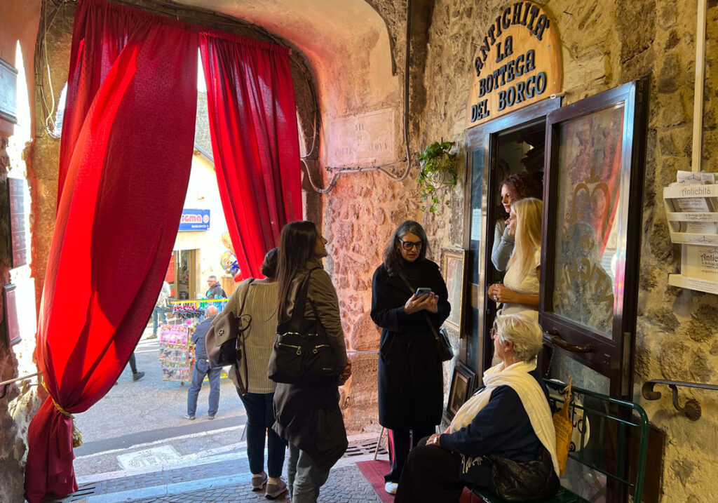 negozi in borgo